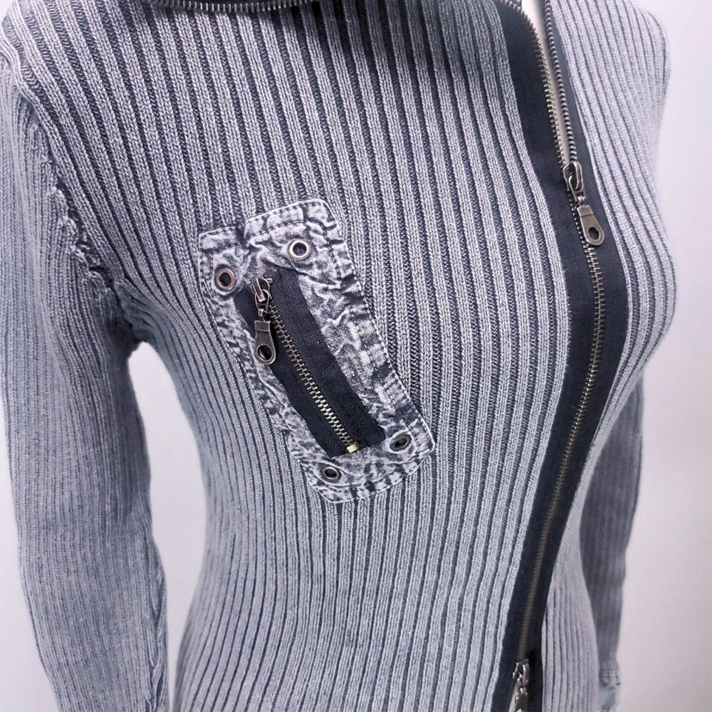 Small Grey 100% Cotton Asymetrical Zip-Up Knit in Gradient Grey - Picture 3 of 9